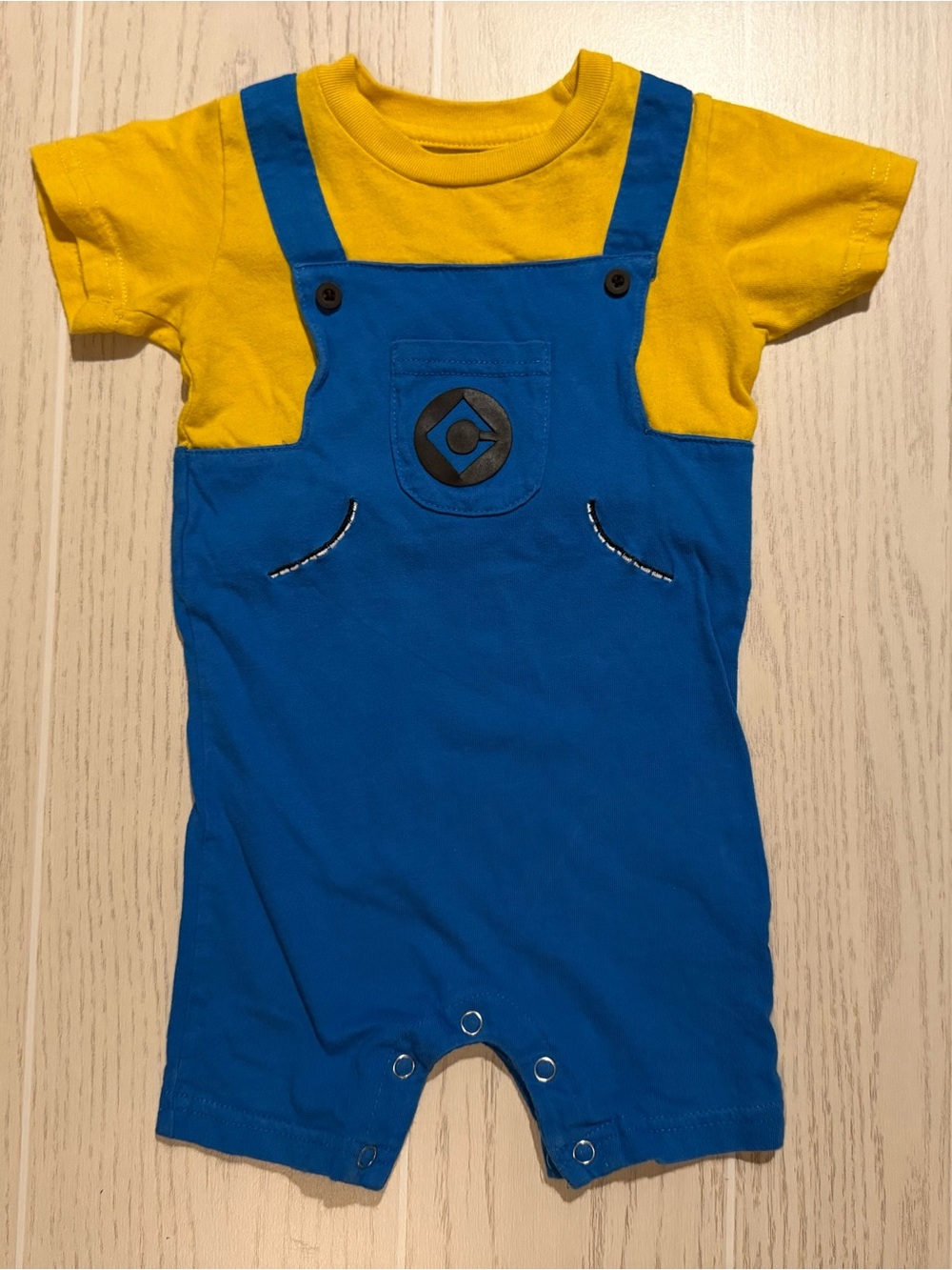 Despicable‎ Me Minion Mayhem Universal Studios Boys 18M Romper